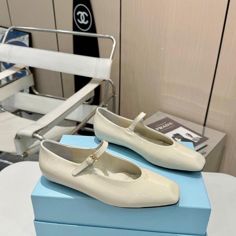 Pra*a flat shoes